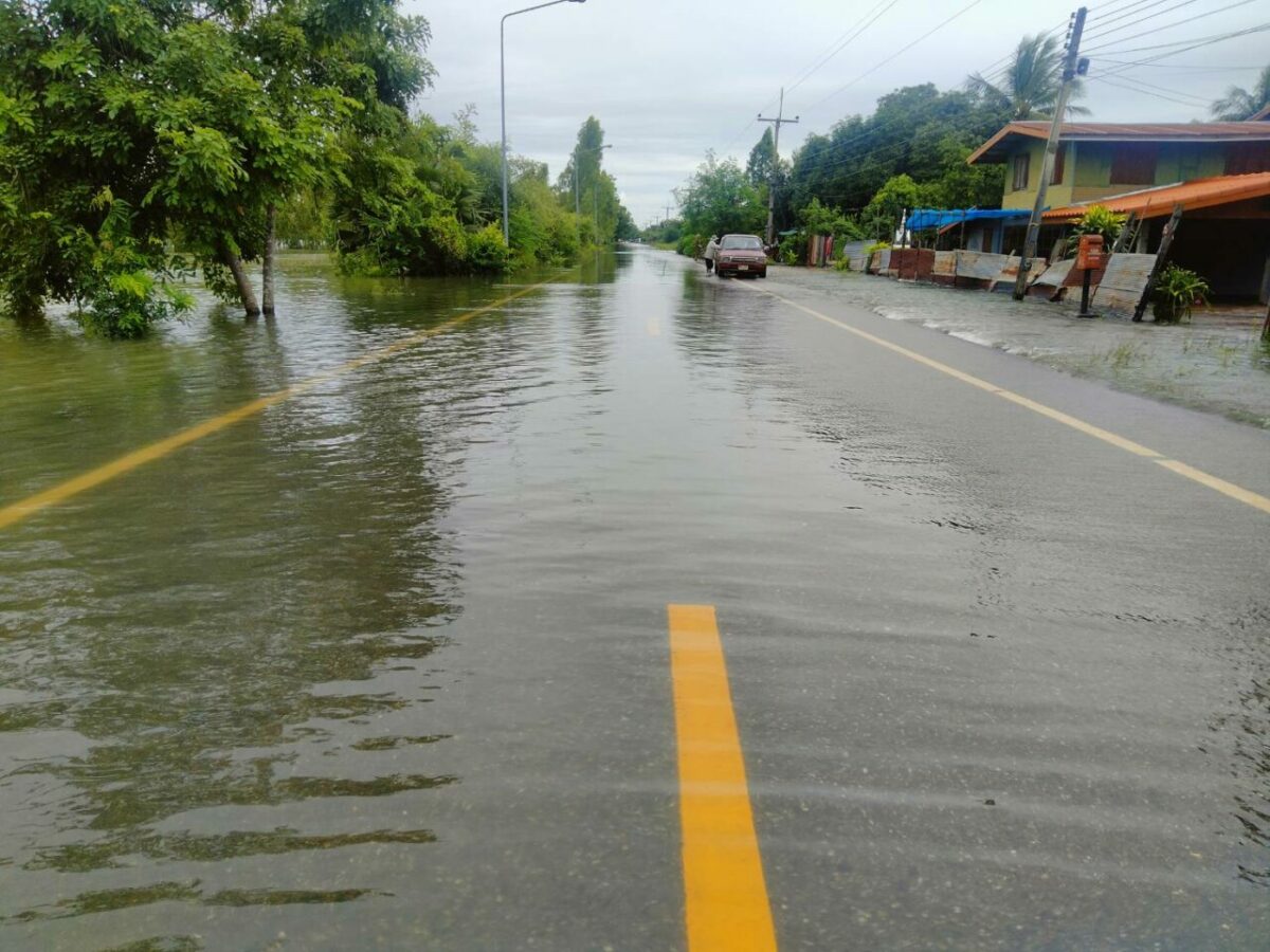 ฝันว่าน้ำท่วมถนน