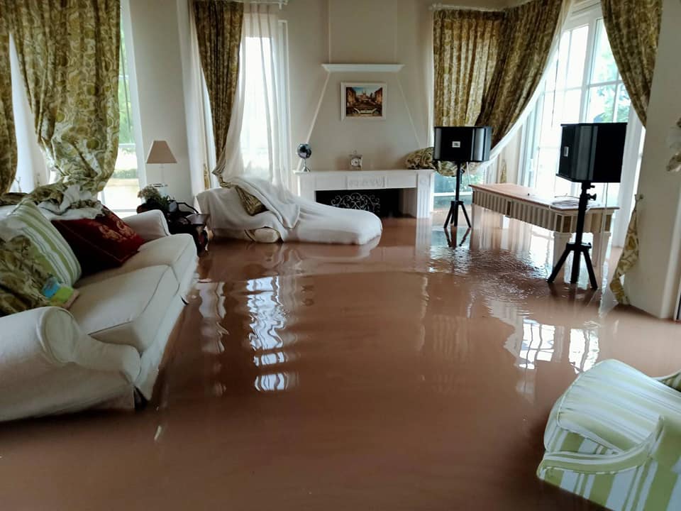 ฝันว่าน้ำท่วมห้องนอน