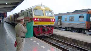 ฝันเห็นรถไฟจอด