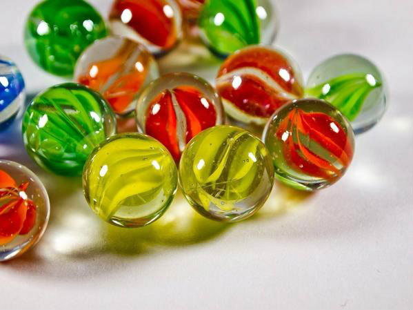 ฝันเห็นลูกแก้วตกหน้าบ้าน