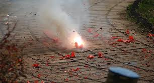 ฝันเห็นประทัดแตก