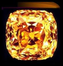 ฝันเห็นเพชรสีทอง