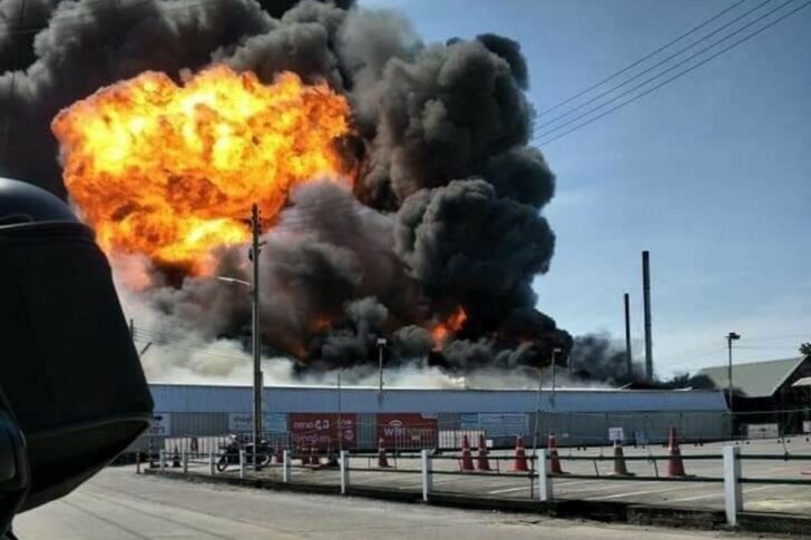 ฝันว่าไฟไหม้โรงงาน