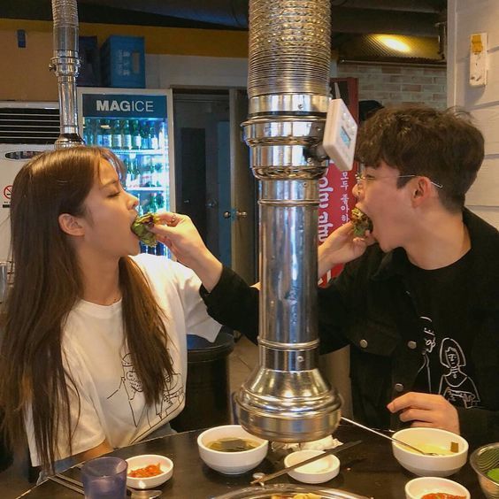 ฝันว่ากินข้าวกับแฟน