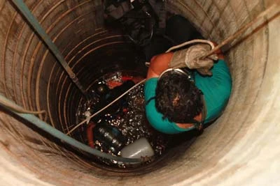 ฝันเห็นคนตกบ่อน้ำ