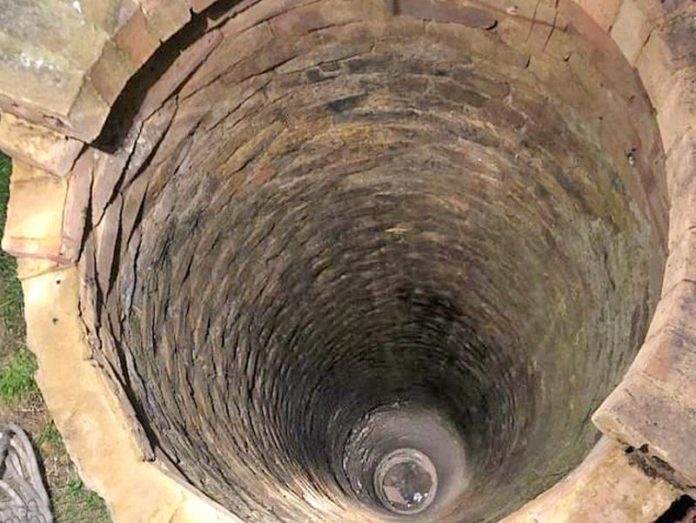 ฝันเห็นบ่อน้ำลึก