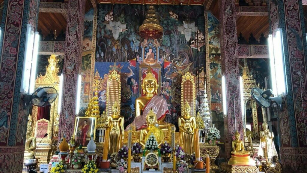 พระประธานในโบสถ์