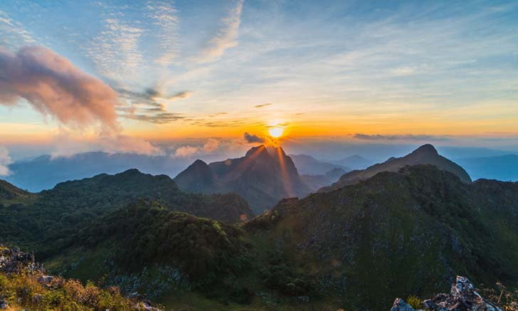 ฝันเห็นภูเขาสูง