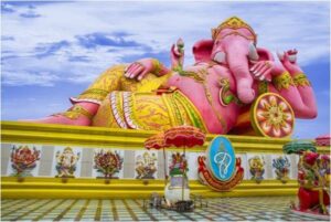 กราบไหว้ขอพรที่วัดสมานรัตนาราม