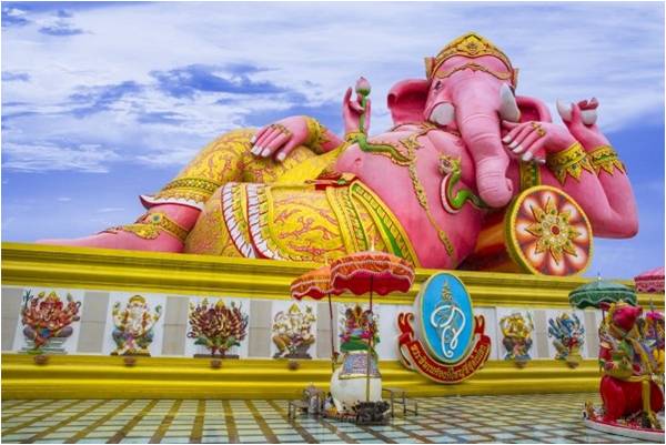 กราบไหว้ขอพรที่วัดสมานรัตนาราม